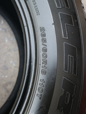 ยาง Bridgstone 265-60-18 ปี 14 ครบชุด 4 เส้น 6500 สภาพสวยๆไม่บวมดอกยางเหลือเยอะ เอาไปวิ่งกันใด้อีกยาวค่ะ