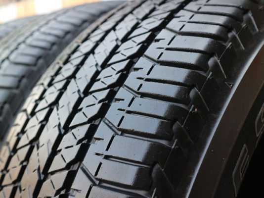 ยาง Bridgstone 265-60-18 ปี 14 ครบชุด 4 เส้น 6500 สภาพสวยๆไม่บวมดอกยางเหลือเยอะ เอาไปวิ่งกันใด้อีกยาวค่ะ