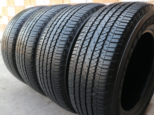 ยาง Bridgstone 265-60-18 ปี 14 ครบชุด 4 เส้น 6500 สภาพสวยๆไม่บวมดอกยางเหลือเยอะ เอาไปวิ่งกันใด้อีกยาวค่ะ