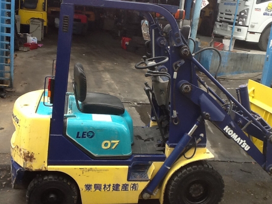 แหล่งรวมรถโฟลค์ลิฟท์งาเทฮิ้งค์ฟอร์คงากระดกเทได้สำหรับตักยางก้อนยางพาราและยางถ้วย แหล่งรวมรถโฟลค์ลิฟท์งาเทฮิ้งค์ฟอร์คงากระดกเทได้สำหรับตักยางก้อนยางพาราและยางถ้วย