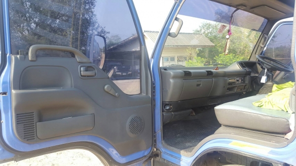 6ล้ออีซุ NPR135โบอินเพาเวอรแอรเย็นเตอรกะบะเลสทั้งไบยางไหม่เลเดี้ยนทั้ง6เส้นเครื่องดีคัชซีสวยทะเบียนเต็มเอกสารพร้อมโอน