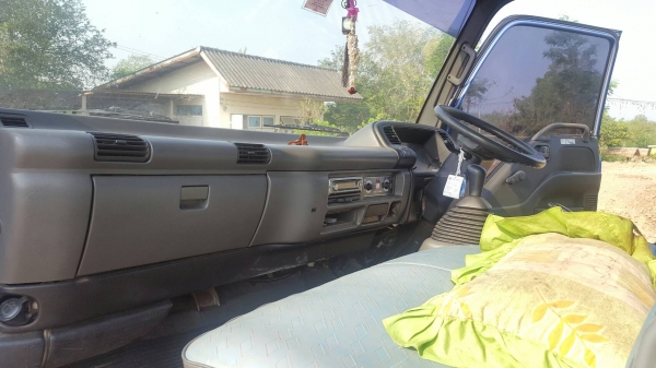 6ล้ออีซุ NPR135โบอินเพาเวอรแอรเย็นเตอรกะบะเลสทั้งไบยางไหม่เลเดี้ยนทั้ง6เส้นเครื่องดีคัชซีสวยทะเบียนเต็มเอกสารพร้อมโอน