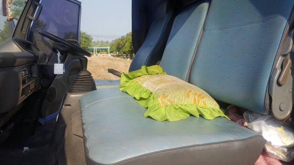 6ล้ออีซุ NPR135โบอินเพาเวอรแอรเย็นเตอรกะบะเลสทั้งไบยางไหม่เลเดี้ยนทั้ง6เส้นเครื่องดีคัชซีสวยทะเบียนเต็มเอกสารพร้อมโอน