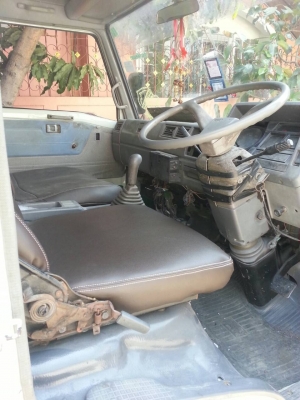 รถ 6 ล้อตู้ Hino รถ 6 ล้อตู้ Hino