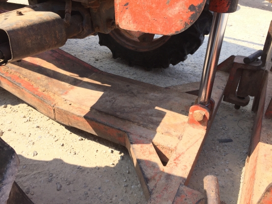 รถไถ KUBOTA  M5000. 2 เพลา.  ( รถทำงาน 2,8xx ชม. )     สนใจติดต่อ  081 - 6079515