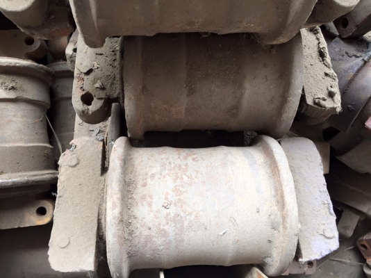 โรลเลอร์รถขุด IHI 190 เก่าญี่ปุ่น ราคา 2,000 บาท โรลเลอร์รถขุด IHI 190 เก่าญี่ปุ่น ราคา 2,000 บาท