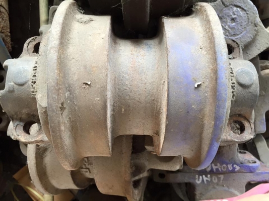 โรลเลอร์รถขุด 12 HD เก่าญี่ปุ่น ราคา 1,700 บาท โรลเลอร์รถขุด 12 HD เก่าญี่ปุ่น ราคา 1,700 บาท