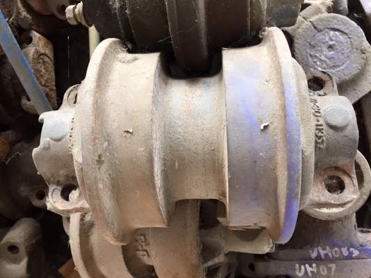 โรลเลอร์รถขุด 12 HD เก่าญี่ปุ่น ราคา 1,700 บาท โรลเลอร์รถขุด 12 HD เก่าญี่ปุ่น ราคา 1,700 บาท