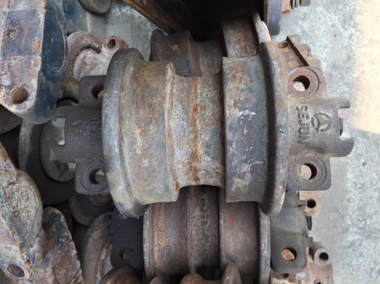 โรลเลอร์รถขุด KOMATSU D20 เก่าญี่ปุ่น ราคา 2,000 บาท โรลเลอร์รถขุด KOMATSU D20 เก่าญี่ปุ่น ราคา 2,000 บาท