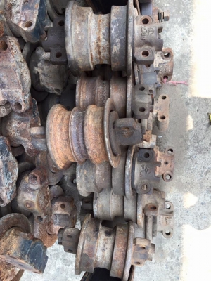 โรลเลอร์รถขุด KOMATSU D20 เก่าญี่ปุ่น ราคา 2,000 บาท โรลเลอร์รถขุด KOMATSU D20 เก่าญี่ปุ่น ราคา 2,000 บาท