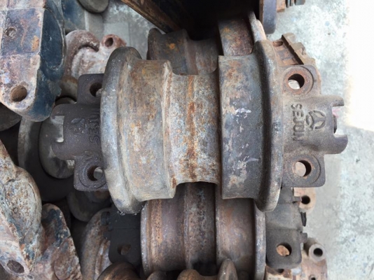 โรลเลอร์รถขุด KOMATSU D20 เก่าญี่ปุ่น ราคา 2,000 บาท โรลเลอร์รถขุด KOMATSU D20 เก่าญี่ปุ่น ราคา 2,000 บาท