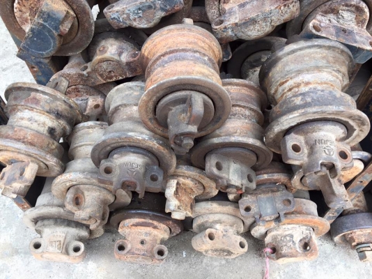 โรลเลอร์รถขุด KOMATSU D20 เก่าญี่ปุ่น ราคา 2,000 บาท โรลเลอร์รถขุด KOMATSU D20 เก่าญี่ปุ่น ราคา 2,000 บาท