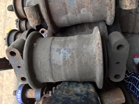 โรลเลอร์รถขุด CAT 225 เก่าญี่ปุ่น ราคา 2,200 บาท โรลเลอร์รถขุด CAT 225 เก่าญี่ปุ่น ราคา 2,200 บาท