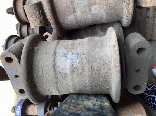 โรลเลอร์รถขุด CAT 225 เก่าญี่ปุ่น ราคา 2,200 บาท โรลเลอร์รถขุด CAT 225 เก่าญี่ปุ่น ราคา 2,200 บาท