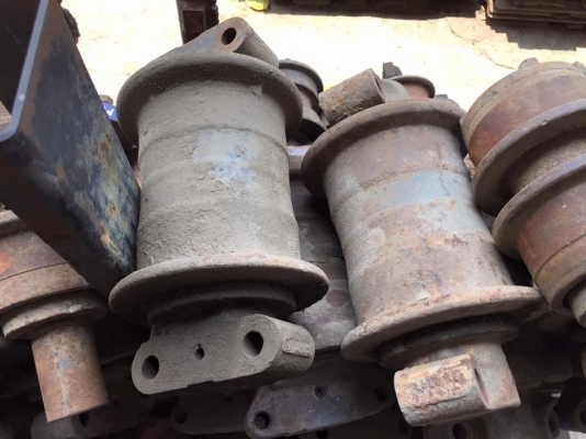 โรลเลอร์รถขุด CAT 225 เก่าญี่ปุ่น ราคา 2,200 บาท โรลเลอร์รถขุด CAT 225 เก่าญี่ปุ่น ราคา 2,200 บาท