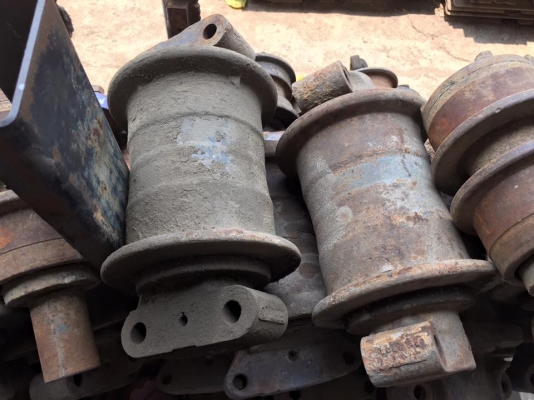 โรลเลอร์รถขุด CAT 225 เก่าญี่ปุ่น ราคา 2,200 บาท โรลเลอร์รถขุด CAT 225 เก่าญี่ปุ่น ราคา 2,200 บาท