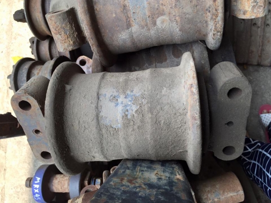 โรลเลอร์รถขุด CAT 225 เก่าญี่ปุ่น ราคา 2,200 บาท โรลเลอร์รถขุด CAT 225 เก่าญี่ปุ่น ราคา 2,200 บาท