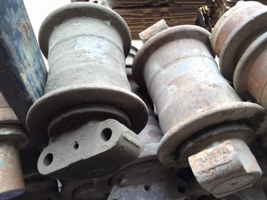 โรลเลอร์รถขุด CAT 225 เก่าญี่ปุ่น ราคา 2,200 บาท