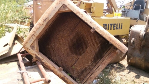 ขายหม้อน้ำ รถแทรกเตอร์ D-5 สภาพสวย ไม่มีรอยรั่ว ไม่มีรั่ว ไม่ผุ ฝาบนฝาล่างสวยครับ