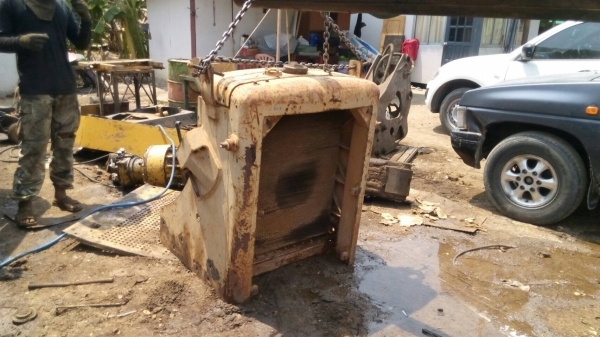 ขายหม้อน้ำ รถแทรกเตอร์ D-5 สภาพสวย ไม่มีรอยรั่ว ไม่มีรั่ว ไม่ผุ ฝาบนฝาล่างสวยครับ