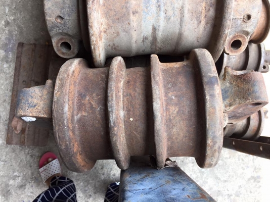 โรลเลอร์รถขุด CAT 240 เก่าญี่ปุ่น ราคา 2,000 บาท โรลเลอร์รถขุด CAT 240 เก่าญี่ปุ่น ราคา 2,000 บาท