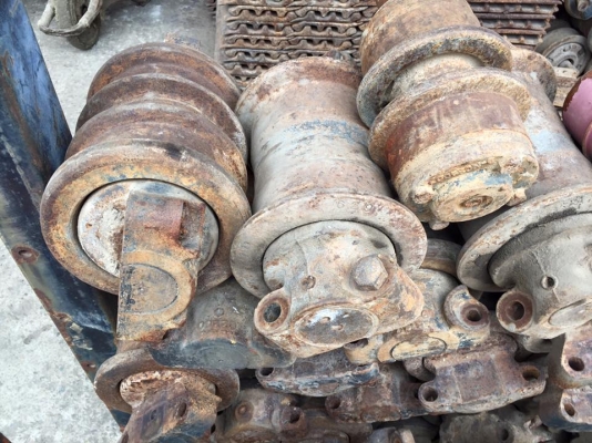 โรลเลอร์รถขุด CAT 240 เก่าญี่ปุ่น ราคา 2,000 บาท โรลเลอร์รถขุด CAT 240 เก่าญี่ปุ่น ราคา 2,000 บาท