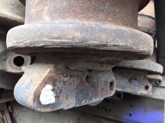 โรลเลอร์รถขุด CAT 240 เก่าญี่ปุ่น ราคา 2,000 บาท โรลเลอร์รถขุด CAT 240 เก่าญี่ปุ่น ราคา 2,000 บาท