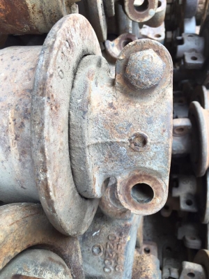 โรลเลอร์รถขุด CAT 240 เก่าญี่ปุ่น ราคา 2,000 บาท โรลเลอร์รถขุด CAT 240 เก่าญี่ปุ่น ราคา 2,000 บาท