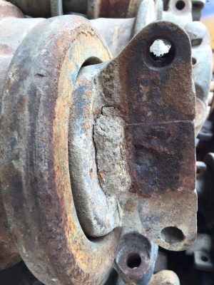 โรลเลอร์รถขุด CAT 240 เก่าญี่ปุ่น ราคา 2,000 บาท โรลเลอร์รถขุด CAT 240 เก่าญี่ปุ่น ราคา 2,000 บาท