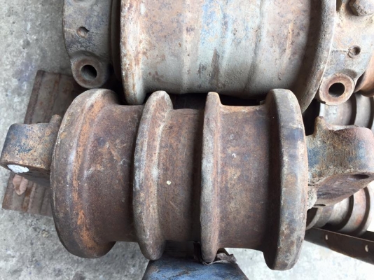 โรลเลอร์รถขุด CAT 240 เก่าญี่ปุ่น ราคา 2,000 บาท