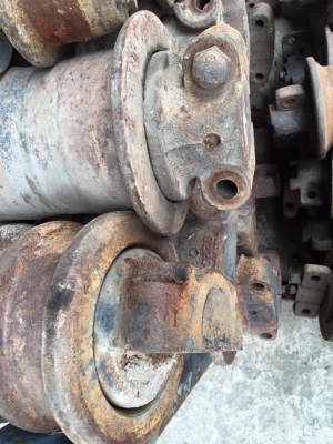 โรลเลอร์รถขุด CAT 240 เก่าญี่ปุ่น ราคา 2,000 บาท โรลเลอร์รถขุด CAT 240 เก่าญี่ปุ่น ราคา 2,000 บาท