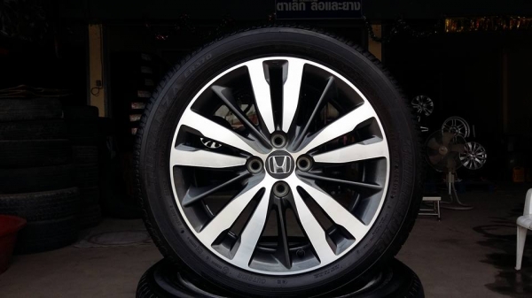 ขายล้อแม็ก jazz 16" พร้อมยางปี15 สนใจติดต่อ ตาเล็ก ล้อและยางครับ 081-3747940