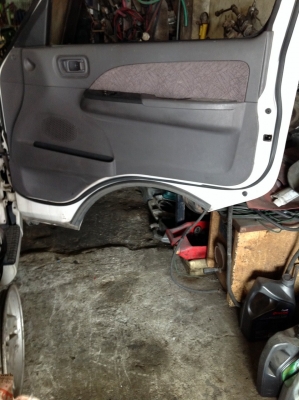 ขายด่วน!!! หัวตัดรถตู้ นิสสัน E 25 พร้อมเครื่อง ZD 30 เทอร์โบ อินเตอร์ เกียร์ออโต้ อุปกรณ์ครบ