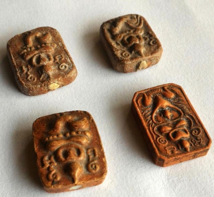 หลวงพ่อปาน เนื้อดินอุดผงเก่า หลังยันต์เกาะเพชร ชุดนี้ 4 องค์ องค์ละ 500บ.