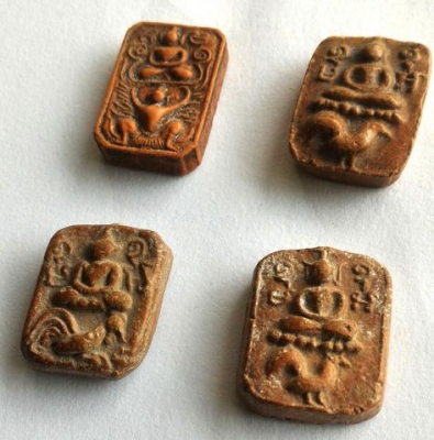 หลวงพ่อปาน เนื้อดินอุดผงเก่า หลังยันต์เกาะเพชร ชุดนี้ 4 องค์ องค์ละ 500บ.