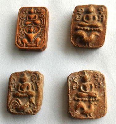 หลวงพ่อปาน เนื้อดินอุดผงเก่า หลังยันต์เกาะเพชร ชุดนี้ 4 องค์ องค์ละ 500บ.