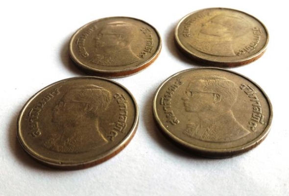 เงินเก่าเหรียญ 5 บาท ปี 2522 ชุดนี้มี 4 เหรียญ หายากแล้วครับ เหรียญละ 500บ.