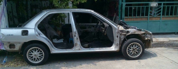 ขายบอดี้ยังสวยและเครืองยนต์ รหัส4G63 RVR เกียร์ออโต้รหัส 222 สายไฟหน้าเครื่อง สายไฟในรถ ครบๆ กล่องเกียร์ กล่องเครื่อง ครบ ไดชาต ไดสตาร์ท คอมแอร์  ช่วงล่างทั้งหมด ยังครบ ล้อขอบ15 BBS  กระจกหน้าหลัง ถังน้ำมัน หม้อลมชั้นครั่ง รถขับได้ครับแต่ไม่มีหม้อน้ำก้อเท