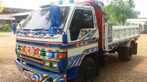 ขายด่วน รถ 6 ล้อดั้ม Toyota 130 แรงม้า มีแอร์,พาวเวอร์ พร้อมใช้..