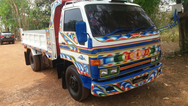 ขายด่วน รถ 6 ล้อดั้ม Toyota 130 แรงม้า มีแอร์,พาวเวอร์ พร้อมใช้..