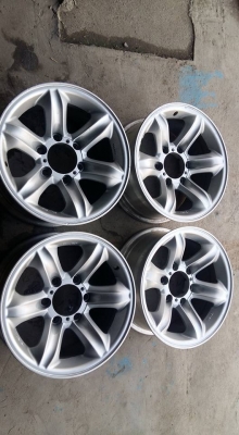 ขายล้อแม็ก isuzu เล็บเหยี่ยว 16" สนใจติดต่อ ตาเล็ก ล้อและยางครับ 081-3747940