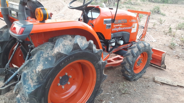 ขายรถไถL3608ใบมีดผาลพรวนพร้อมใช้ครับ ขายรถไถL3608ใบมีดผาลพรวนพร้อมใช้ครับ