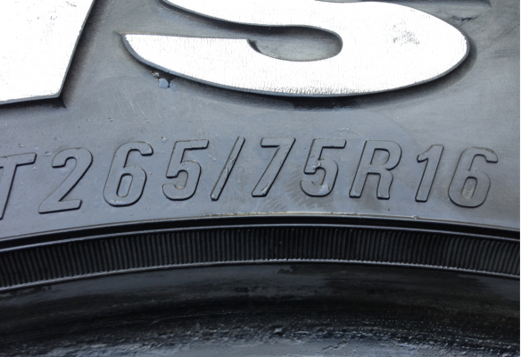 ยาง Mud Maxxis 265 75 16 กลางปี11 พร้อมใช้งาน ราคาไม่แพง