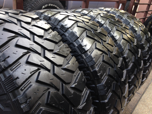 ยาง Mud Maxxis 265 75 16 กลางปี11 พร้อมใช้งาน ราคาไม่แพง