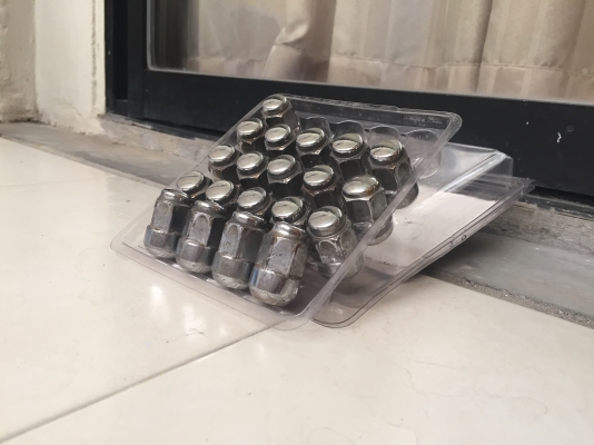 ขายน๊อตล้อ INSUZU DMAX 20 ตัว ราคา 350 บาท ขายน๊อตล้อ INSUZU DMAX 20 ตัว ราคา 350 บาท