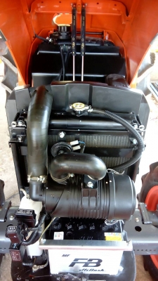 KUBOTA  L 4708 SP (4WD)  2 เพลา   สภาพใหม่สวยๆ   ชั่วโมงใช้   งานน้อย  สีเดิมทั้งคัน  พร้อมชุดใบมีดดันหน้า  ผาน4