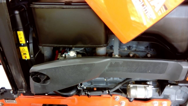 KUBOTA  L 4708 SP (4WD)  2 เพลา   สภาพใหม่สวยๆ   ชั่วโมงใช้   งานน้อย  สีเดิมทั้งคัน  พร้อมชุดใบมีดดันหน้า  ผาน4