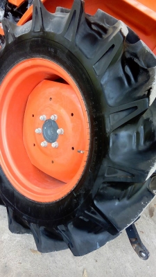 KUBOTA  L 4708 SP (4WD)  2 เพลา   สภาพใหม่สวยๆ   ชั่วโมงใช้   งานน้อย  สีเดิมทั้งคัน  พร้อมชุดใบมีดดันหน้า  ผาน4