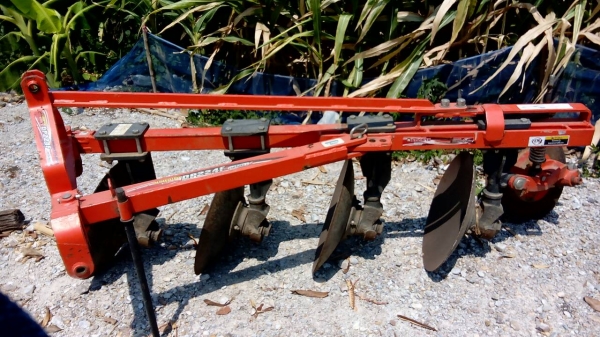 KUBOTA  L 4708 SP (4WD)  2 เพลา   สภาพใหม่สวยๆ   ชั่วโมงใช้   งานน้อย  สีเดิมทั้งคัน  พร้อมชุดใบมีดดันหน้า  ผาน4