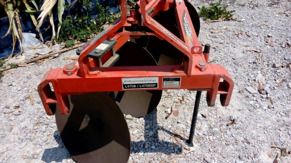KUBOTA  L 4708 SP (4WD)  2 เพลา   สภาพใหม่สวยๆ   ชั่วโมงใช้   งานน้อย  สีเดิมทั้งคัน  พร้อมชุดใบมีดดันหน้า  ผาน4